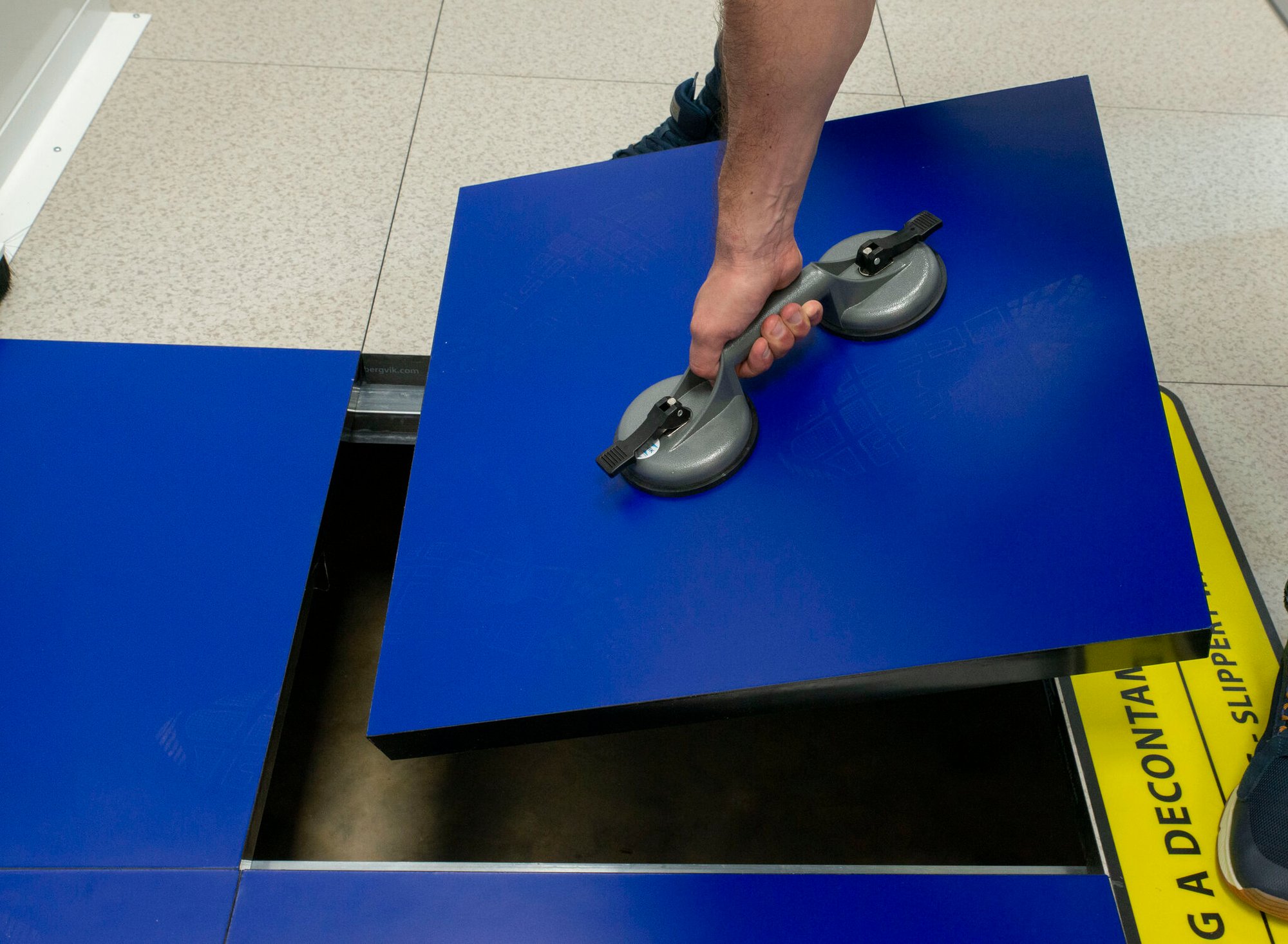 lifting blue access tile